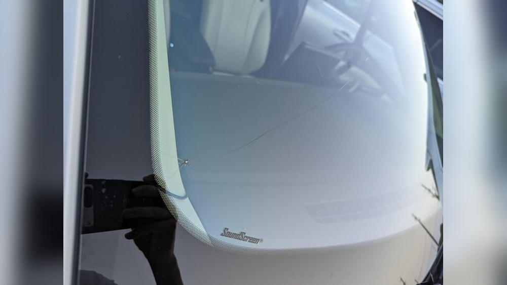 can a inch windshield crack be repaired jpg