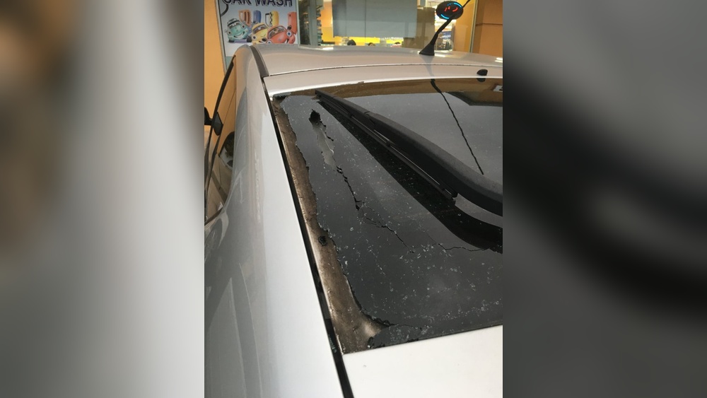 can a back windshield break on its own jpg