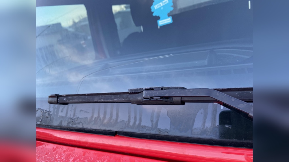can a windshield crack from cold jpg