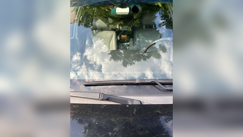 can cold water crack a hot windshield jpg