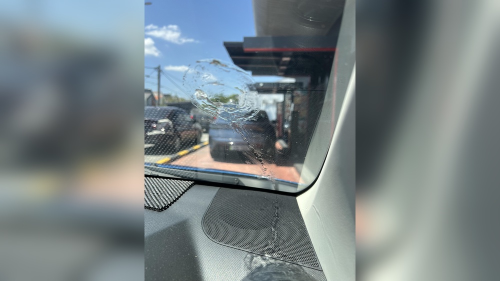 how to remove glue from windshield jpg