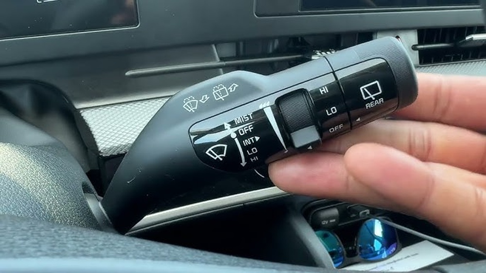 how to spray water on windshield kia jpg