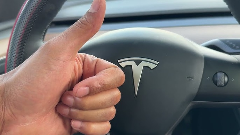 how to spray water on windshield tesla model y jpg