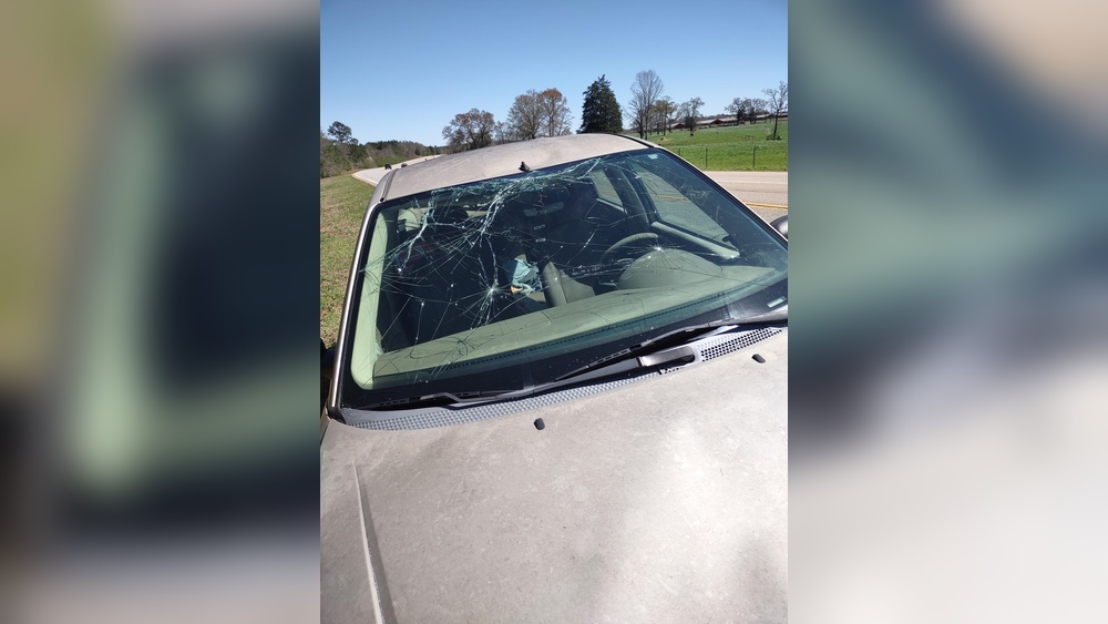 is it illegal to drive with cracked windshield jpg